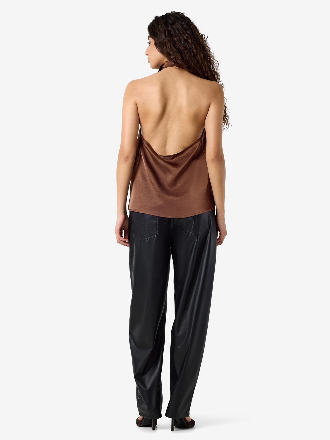 model_shot-front_full